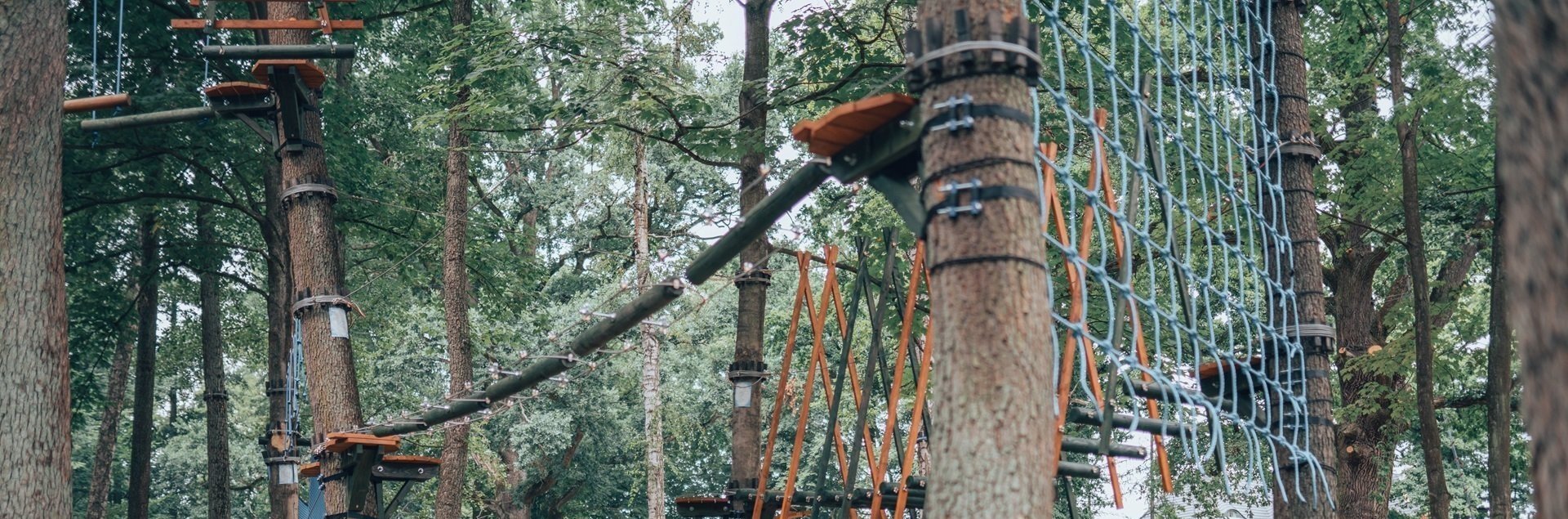 Park linowy w Zamku Bożejów